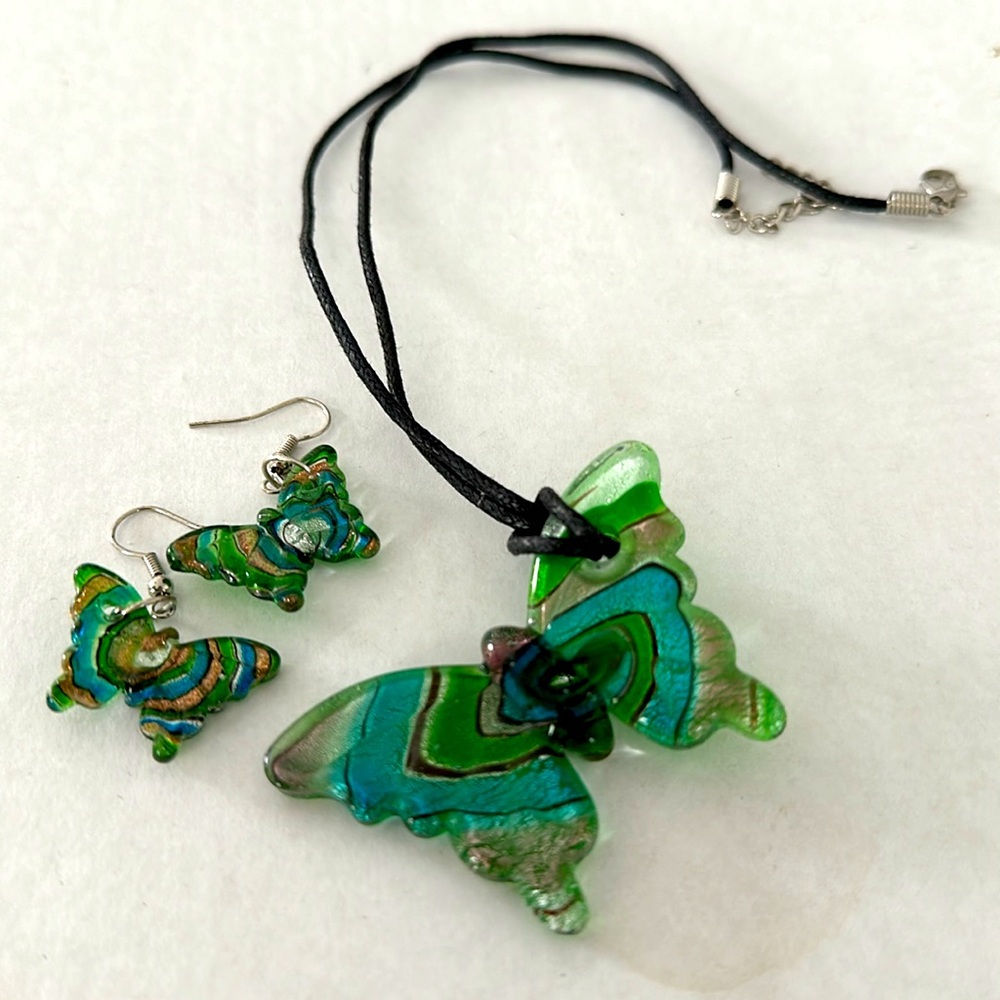 Glass butterfly necklace and matching earrings new hand crafted